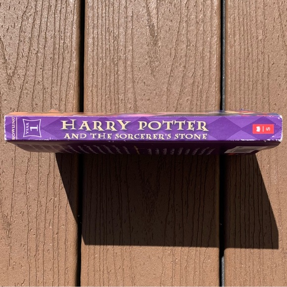 HARRY POTTER & THE SORCERERS STONE BY J.K. ROWLING SCHOLASTIC PAPERBACK BOOK #1 - Picture 3 of 3